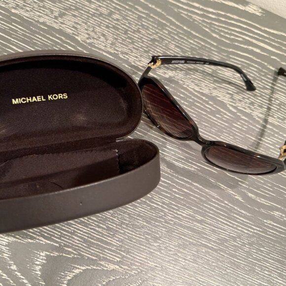 AMAZING LIMITED EDITION MICHAEL KORS MANHASSET SUNGLASSES TORTOISE SHELL M2744S - Picture 1 of 5